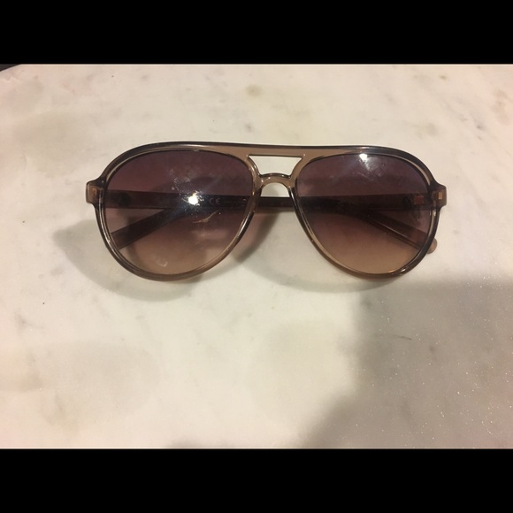 Tory Burch neutral color sunglasses with case - Picture 3 of 3